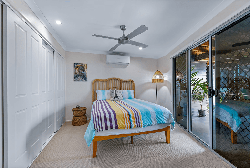 33 Blackcurrent Drive, HIDEAWAY BAY, QLD 4800