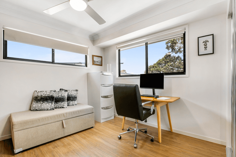 13/4 Lewis Place, MANLY WEST, QLD 4179