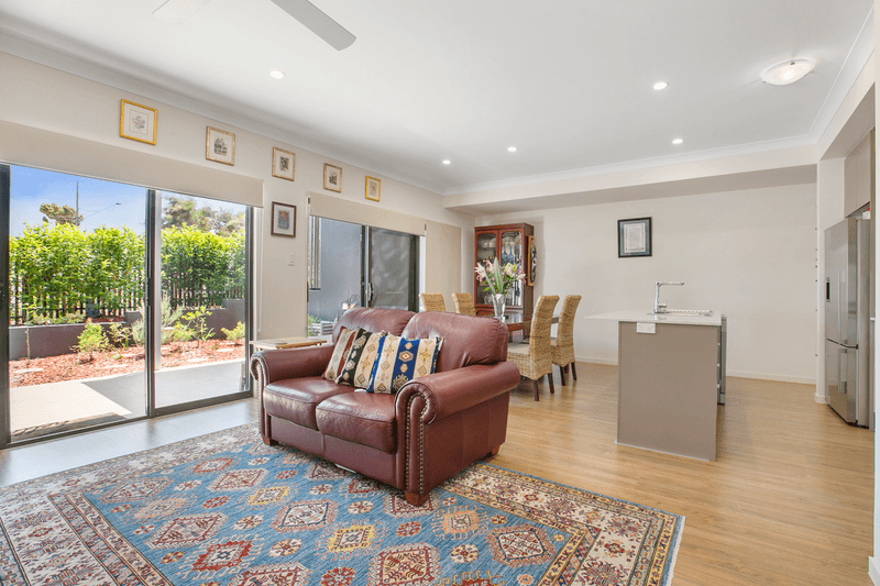 13/4 Lewis Place, MANLY WEST, QLD 4179