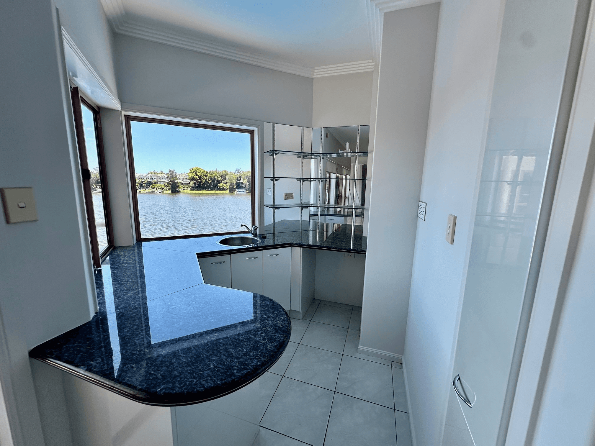 30 Saint Martin Place, CLEAR ISLAND WATERS, QLD 4226