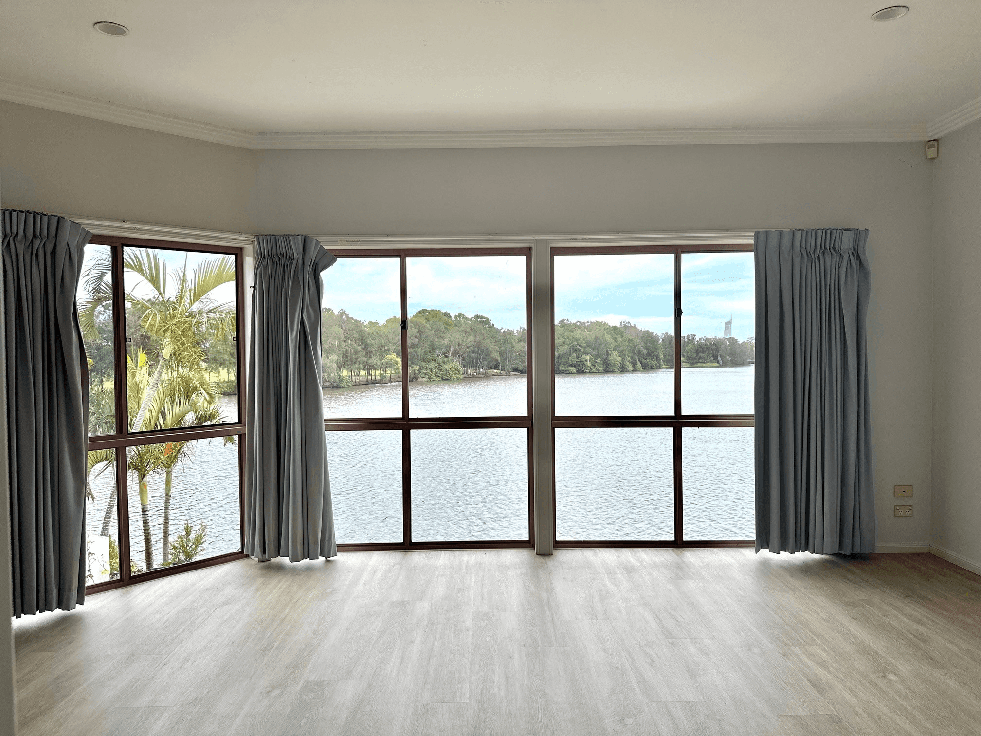 30 Saint Martin Place, CLEAR ISLAND WATERS, QLD 4226