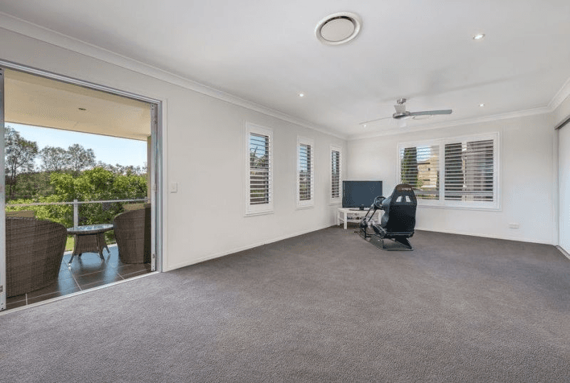 30 Parkview Place, HELENSVALE, QLD 4212