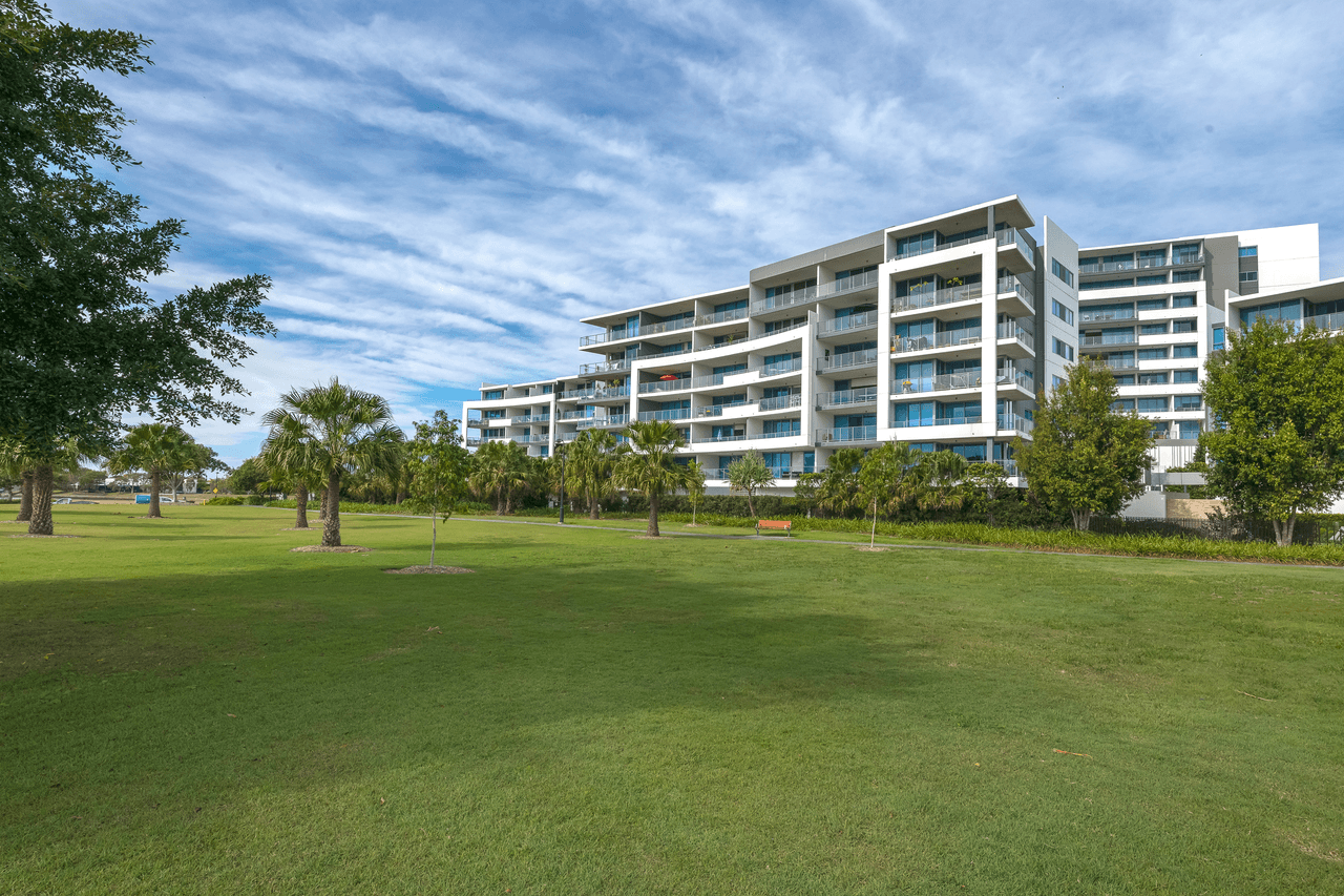 208/41 Harbour Town Drive, BIGGERA WATERS, QLD 4216