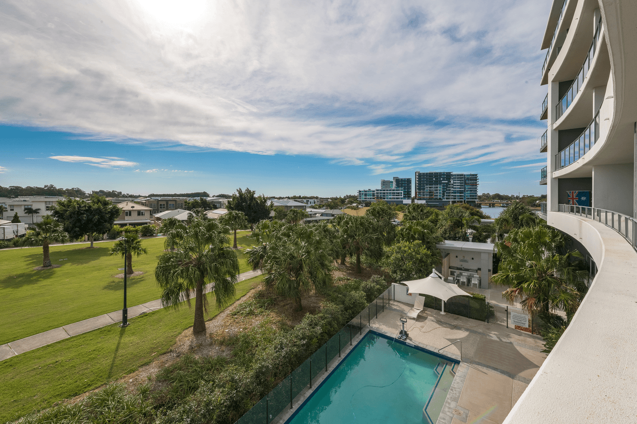 208/41 Harbour Town Drive, BIGGERA WATERS, QLD 4216