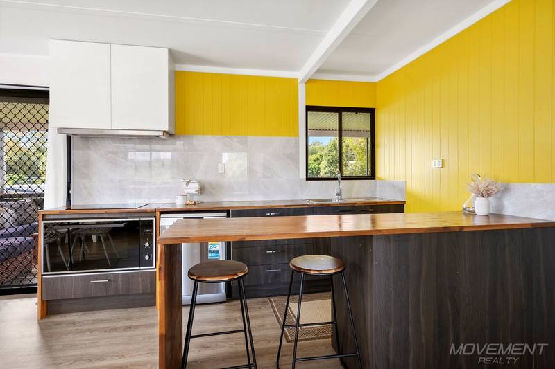 5 Charles Crescent, Beachmere, QLD 4510