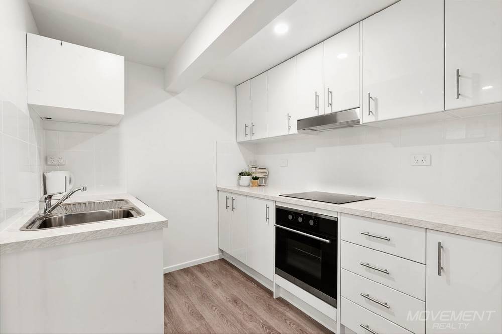 5 Charles Crescent, Beachmere, QLD 4510