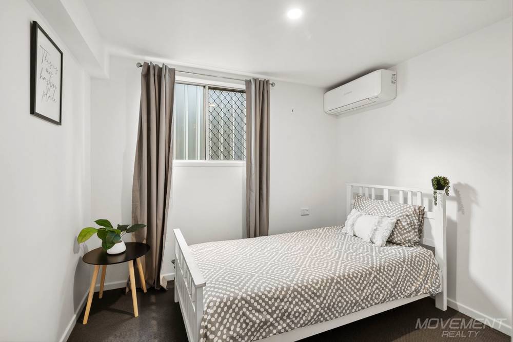 5 Charles Crescent, Beachmere, QLD 4510