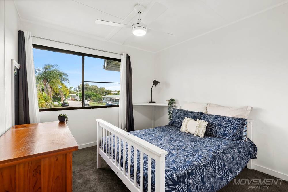 5 Charles Crescent, Beachmere, QLD 4510