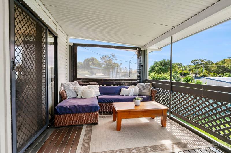 5 Charles Crescent, Beachmere, QLD 4510