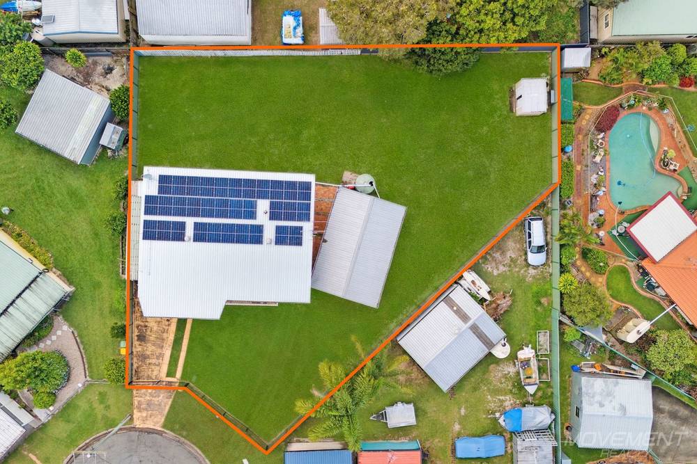 5 Charles Crescent, Beachmere, QLD 4510