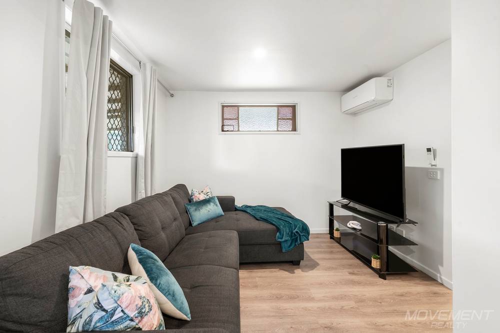 5 Charles Crescent, Beachmere, QLD 4510