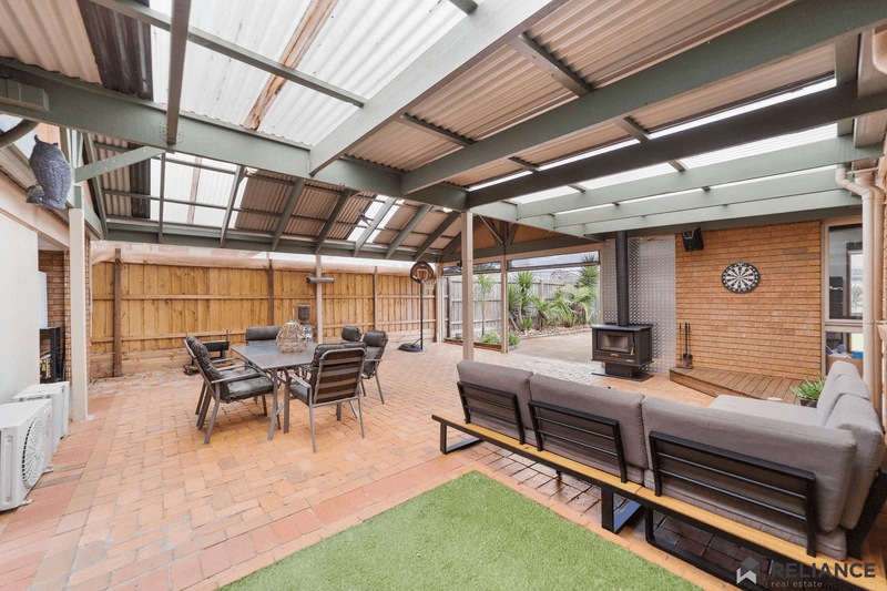 3 Clarendon Drive, Melton South, VIC 3338