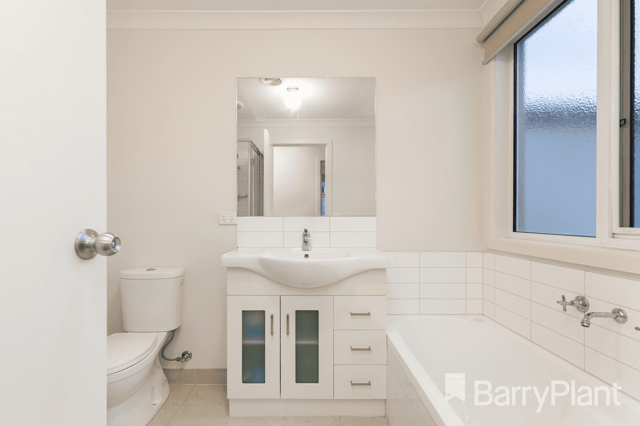 3/4 Young Road, Hallam, VIC 3803