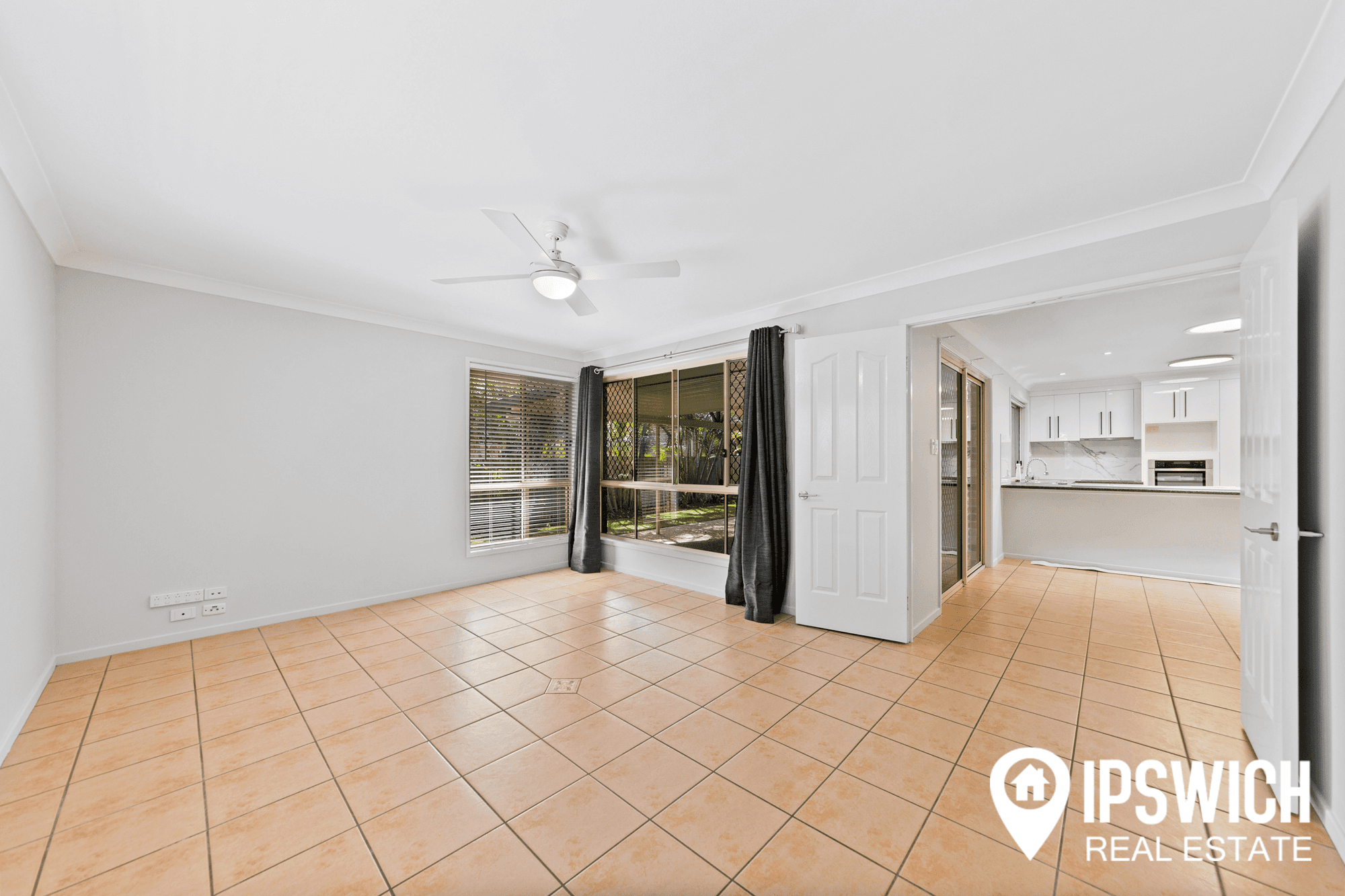 102 WILLOWTREE DRIVE, FLINDERS VIEW, QLD 4305