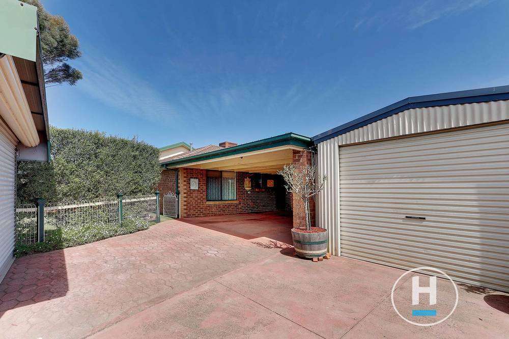 61 Rossiter Avenue, ROXBURGH PARK, VIC 3064