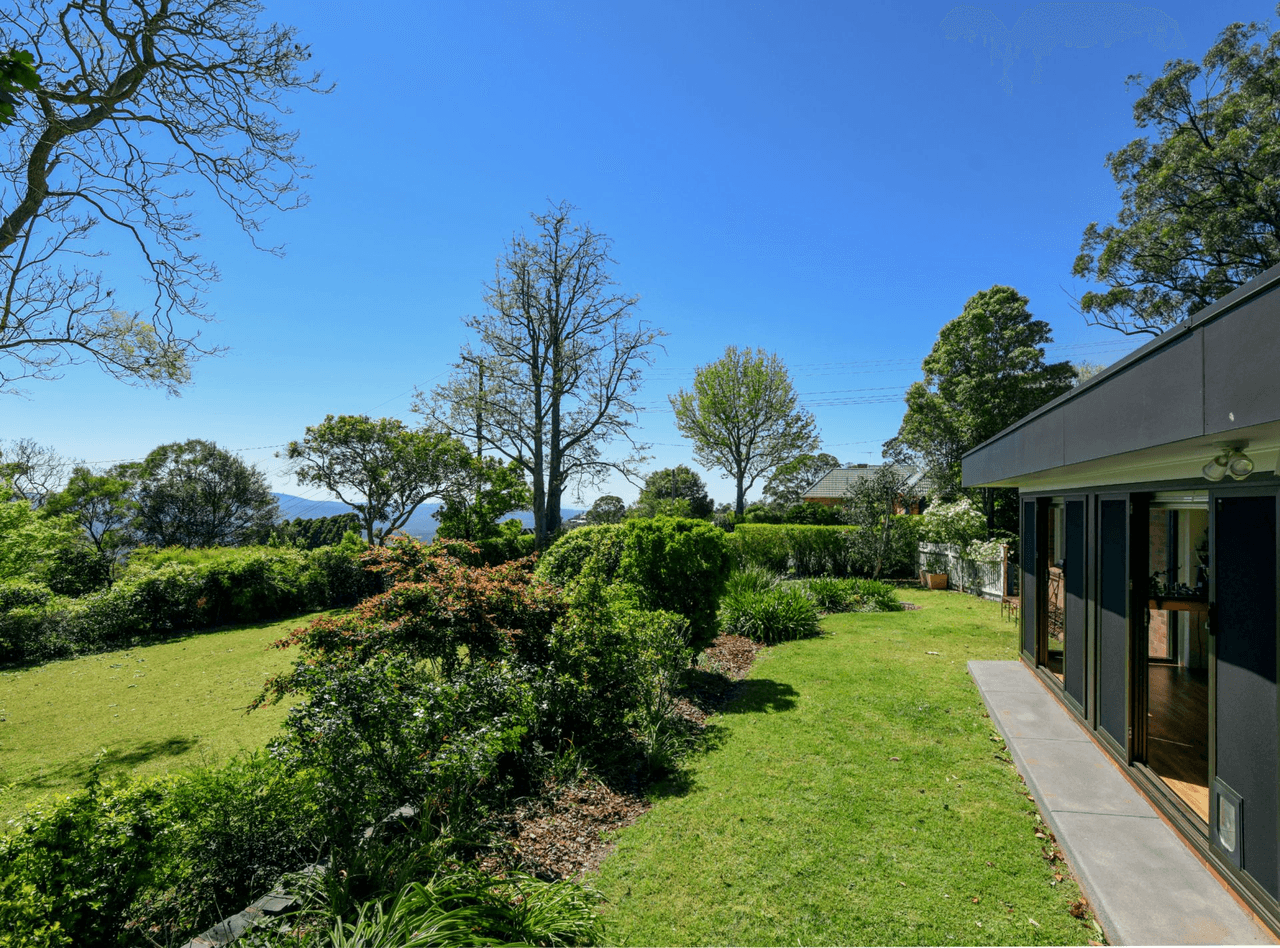 21 Wirra Wirra Street, Mount Lofty, QLD 4350