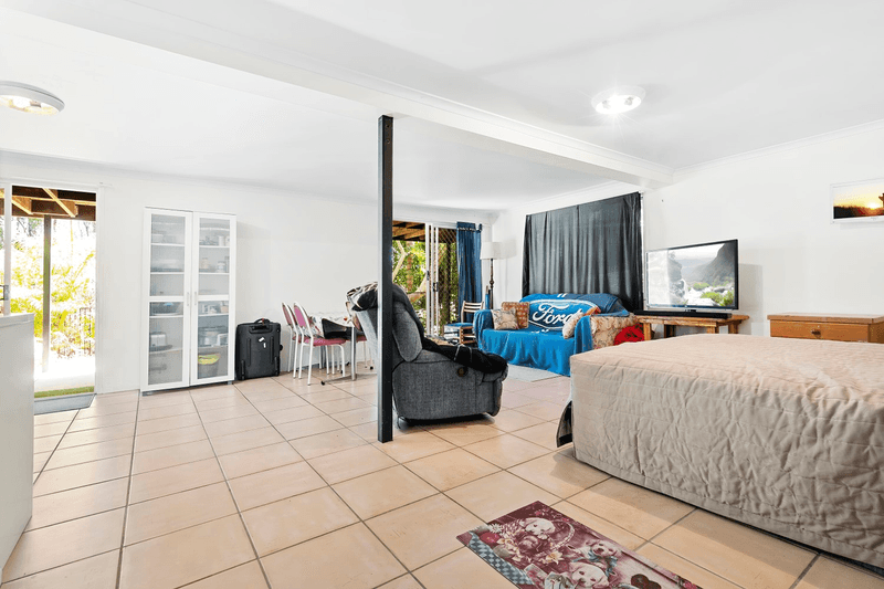 16 Val Crescent, NOOSAVILLE, QLD 4566