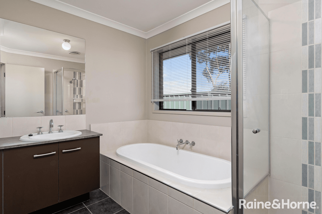 44 Melaleuca Drive, FOREST HILL, NSW 2651