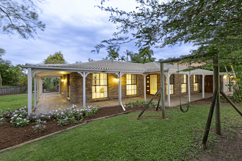 255 Mt Ommaney Dr, Mount Ommaney, QLD 4074