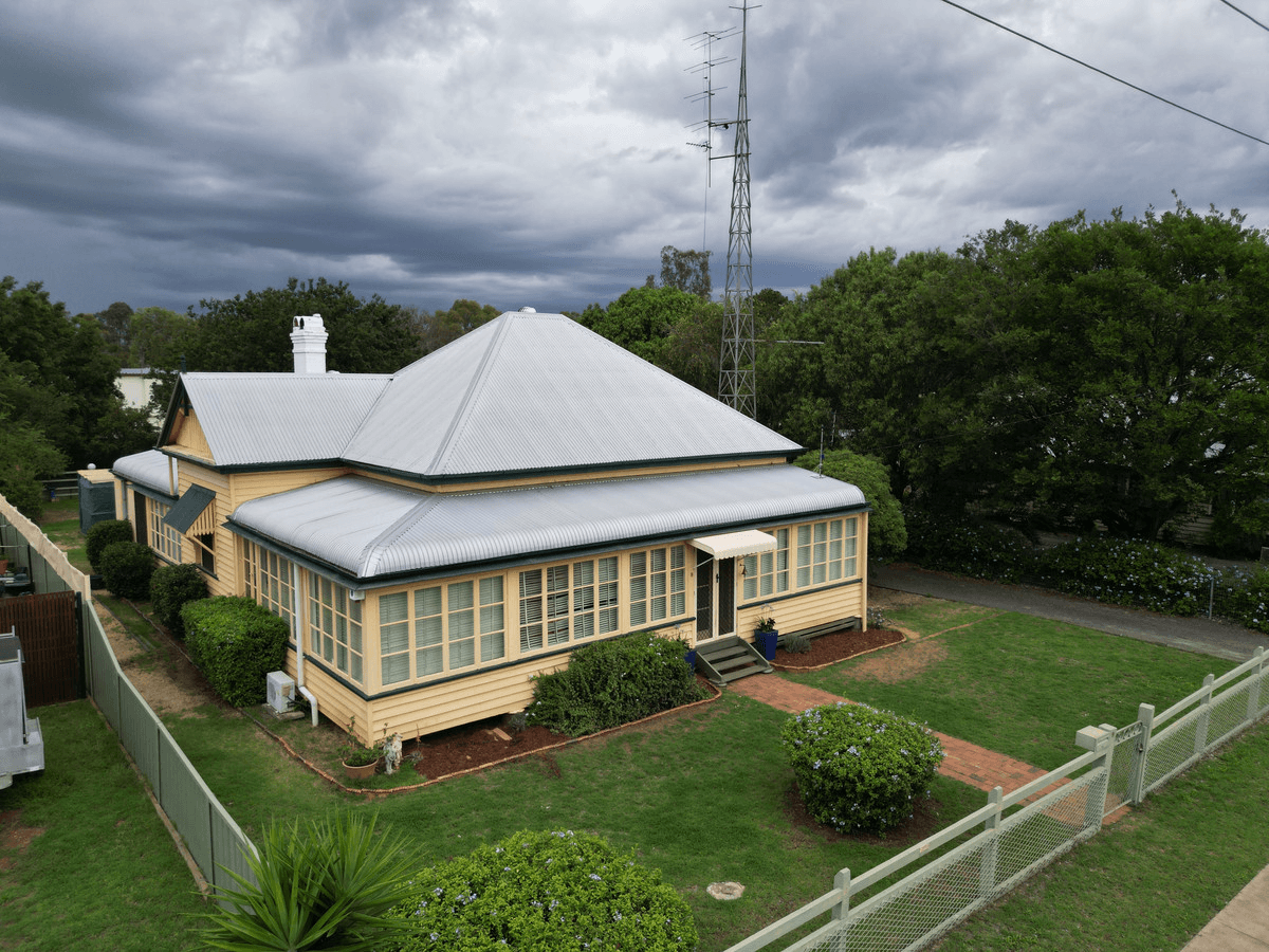 9 Creek Street, Oakey, QLD 4401