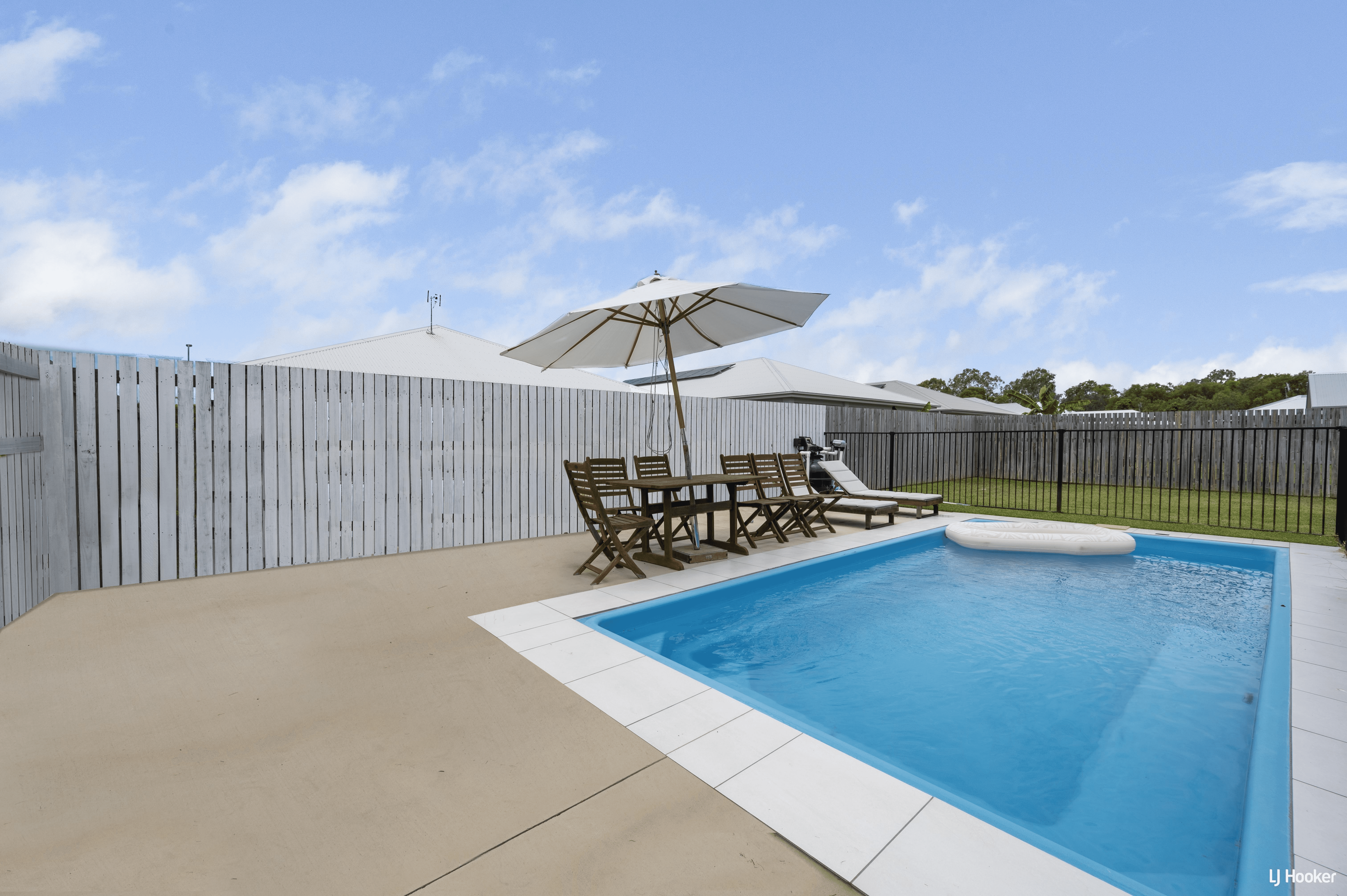 15 Seabreeze Court, BUSHLAND BEACH, QLD 4818