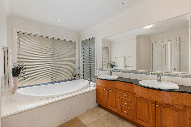 15 Augusta Way, HIDDEN VALLEY, VIC 3756