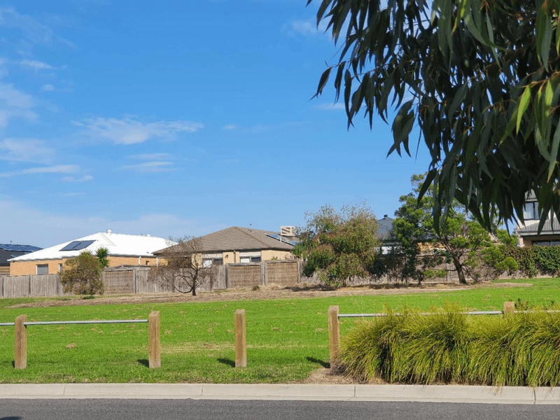12 Greenslate Street, Clyde North, VIC 3978