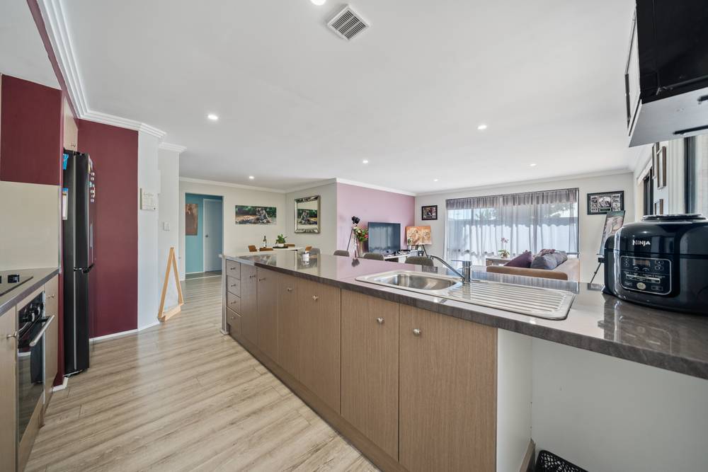 2 Mangrove Circuit, BANKSIA GROVE, WA 6031