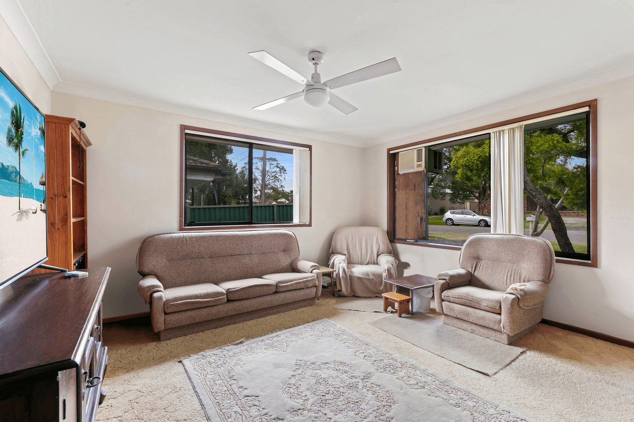 5 Kangaroo Avenue, LAKE MUNMORAH, NSW 2259