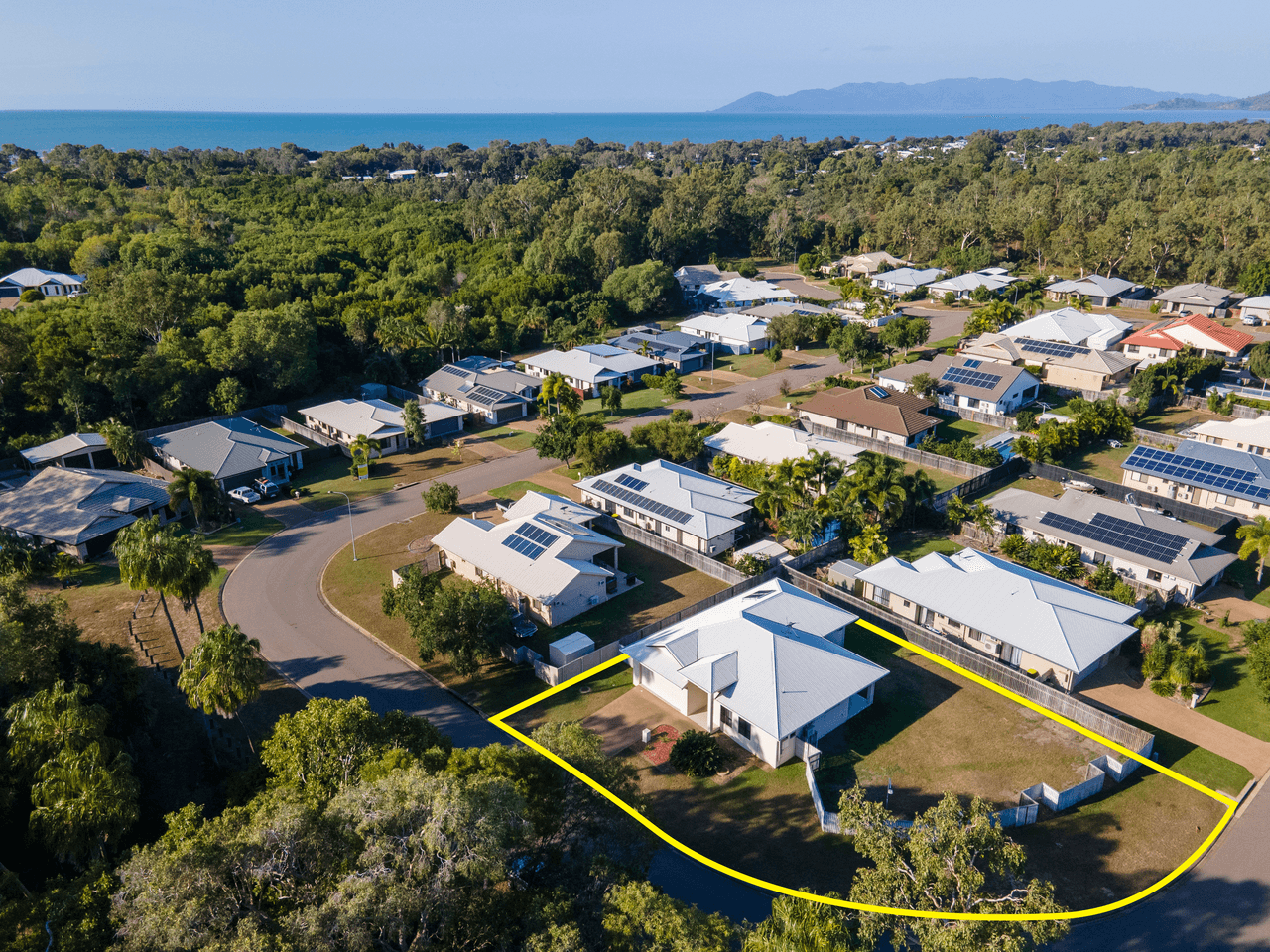 14 Anchorage Circuit, BUSHLAND BEACH, QLD 4818