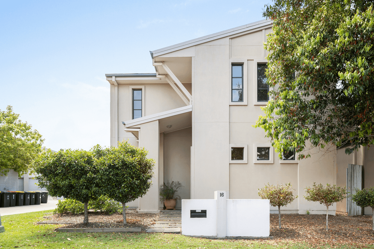 16/1 Celestial Court, CARINA, QLD 4152