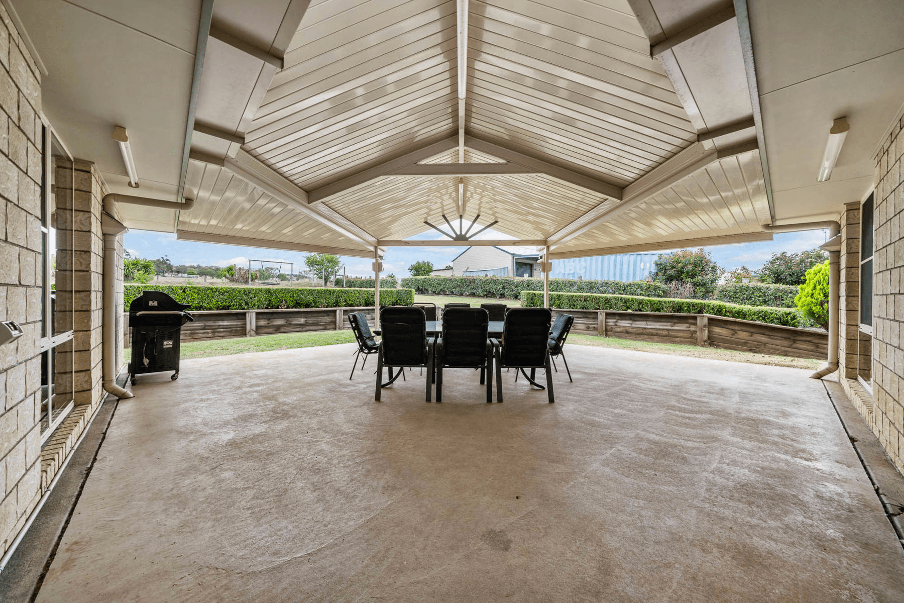 22 Curlew Street, MERINGANDAN WEST, QLD 4352