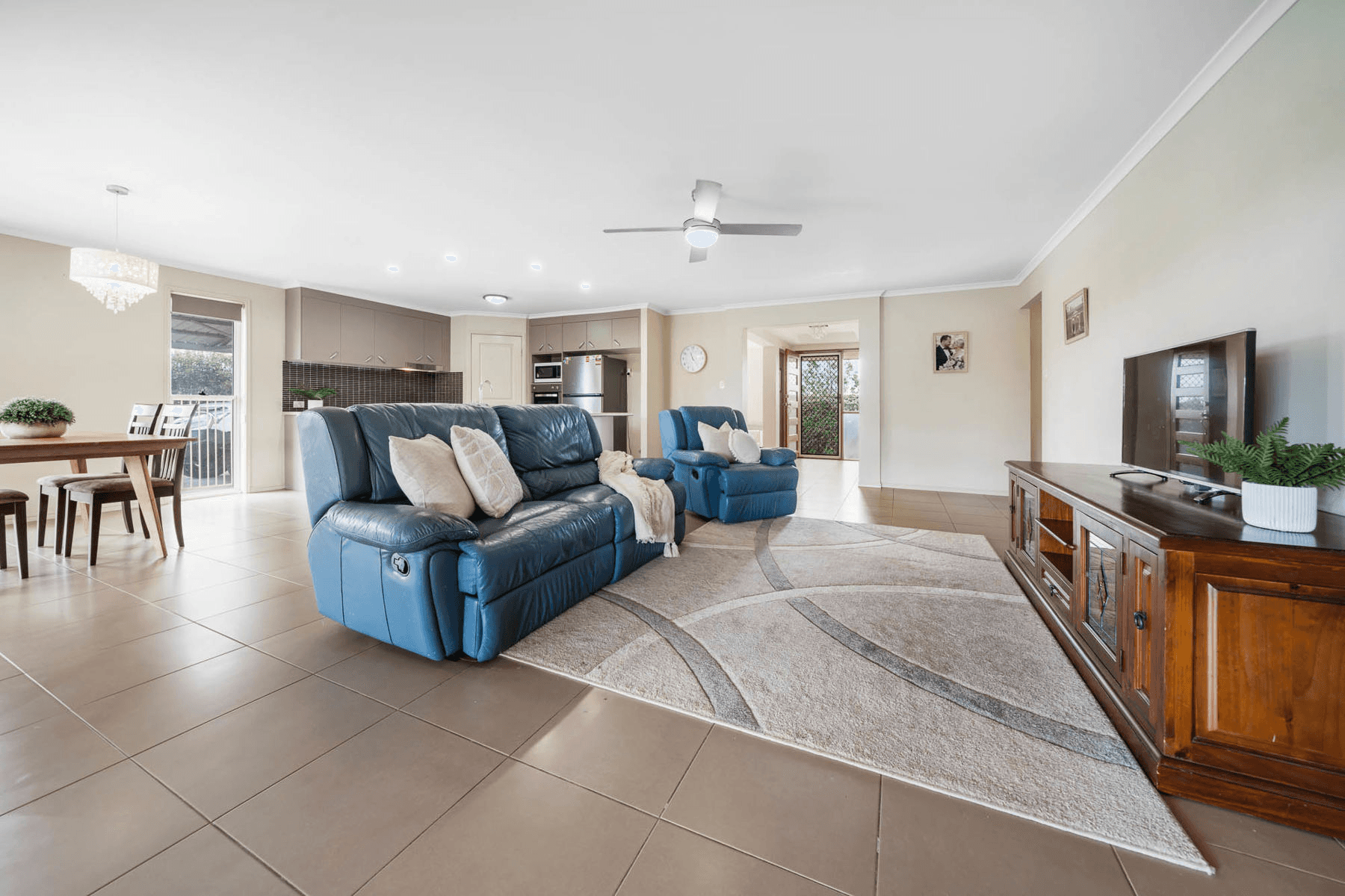 22 Curlew Street, MERINGANDAN WEST, QLD 4352