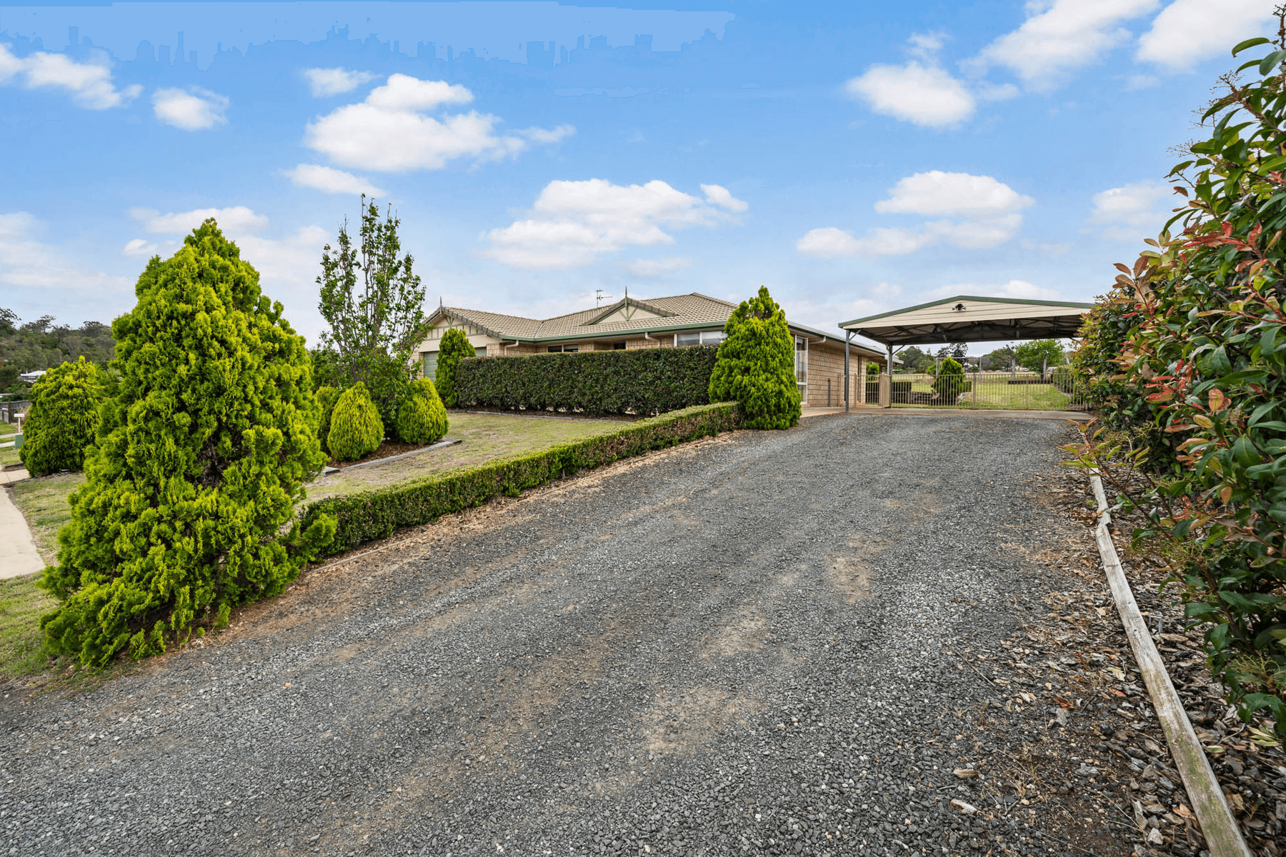 22 Curlew Street, MERINGANDAN WEST, QLD 4352