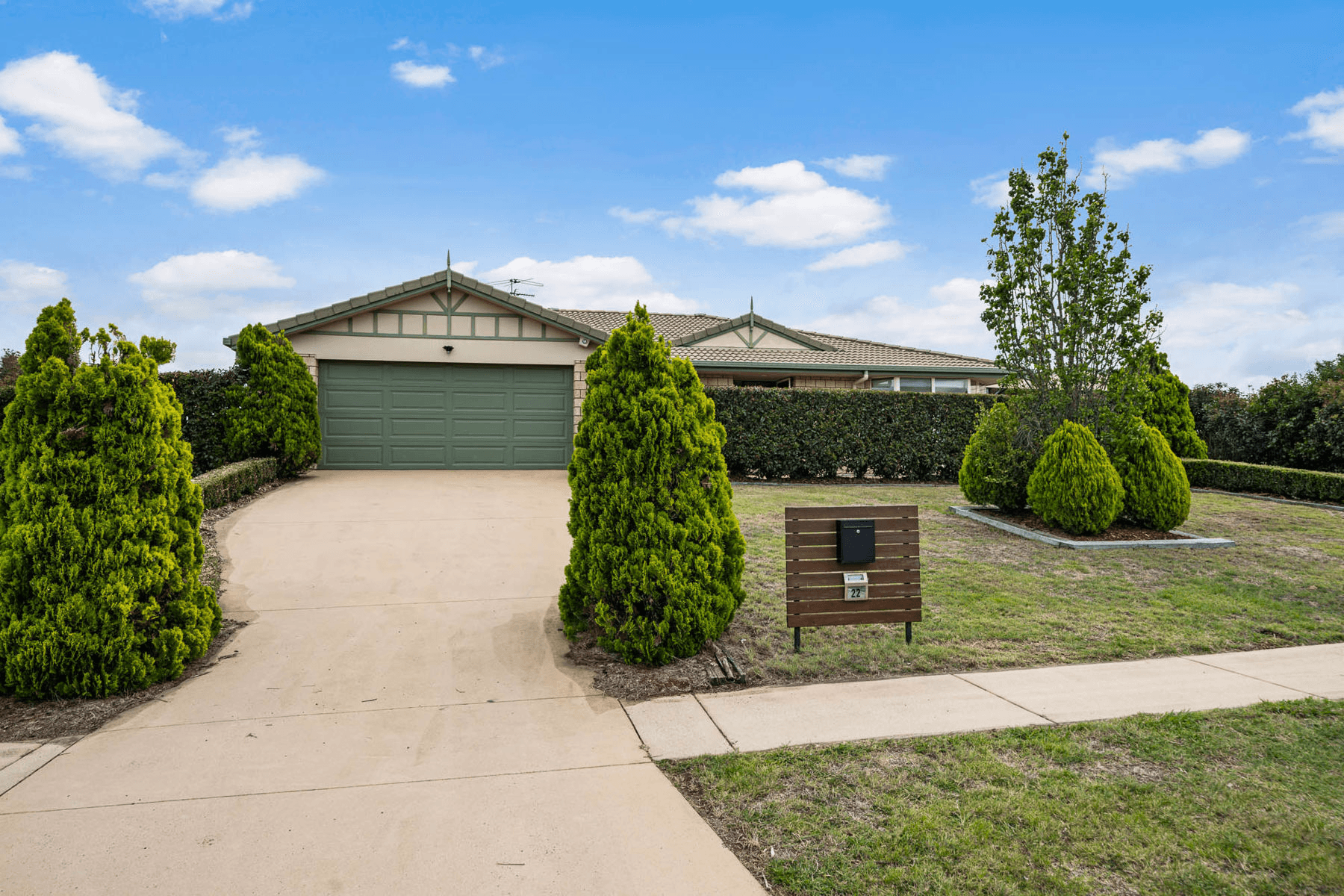 22 Curlew Street, MERINGANDAN WEST, QLD 4352