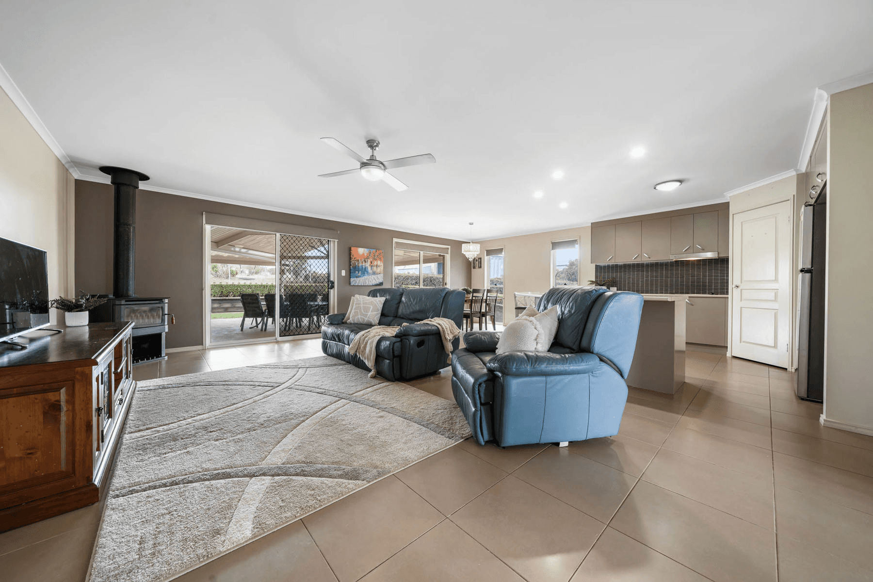 22 Curlew Street, MERINGANDAN WEST, QLD 4352