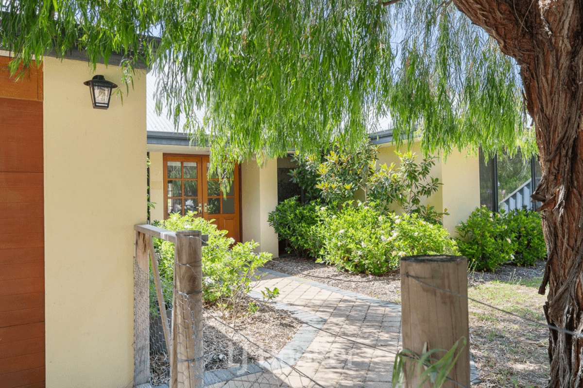 8 Westminster Avenue, West Busselton, WA 6280