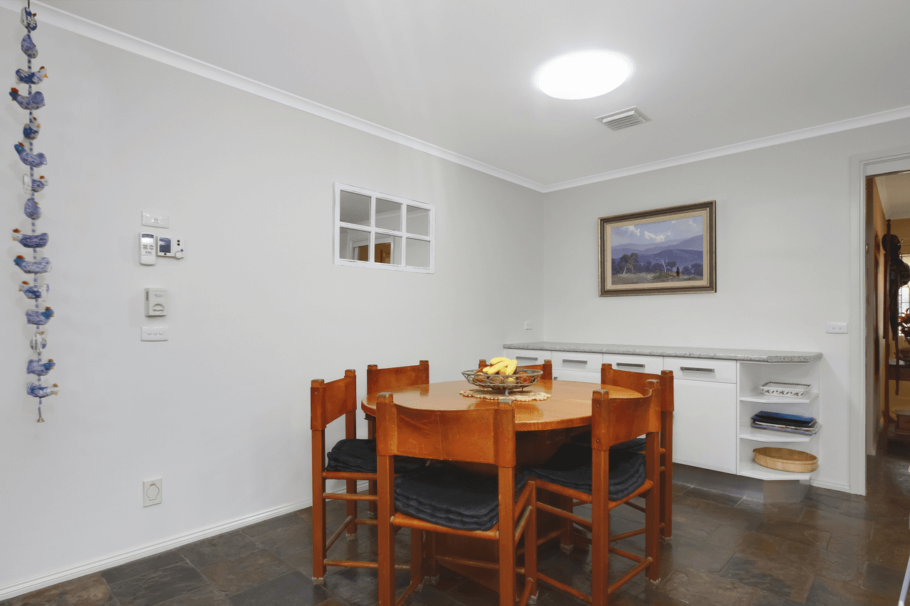 4 Stromlo Place, Jerrabomberra, NSW 2619