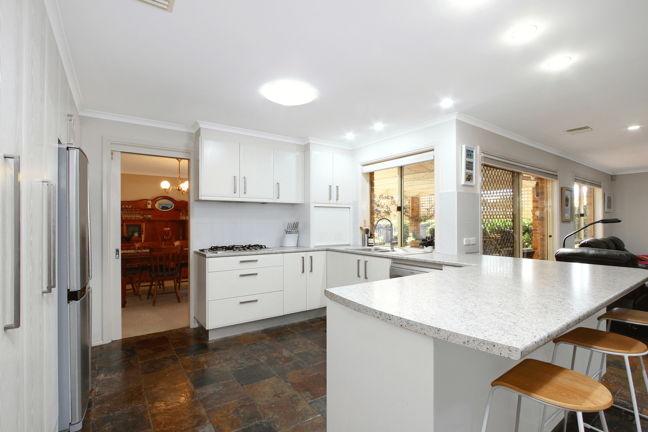 4 Stromlo Place, Jerrabomberra, NSW 2619