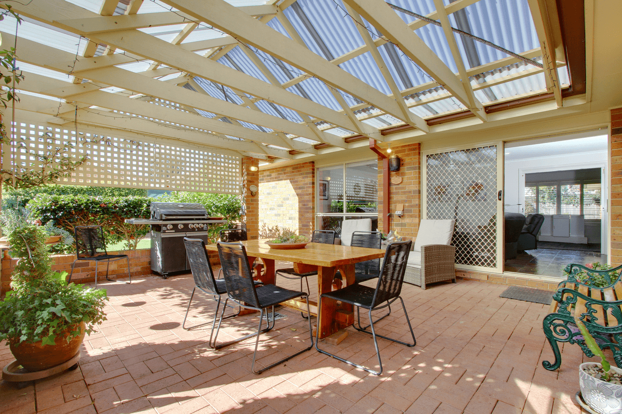 4 Stromlo Place, Jerrabomberra, NSW 2619