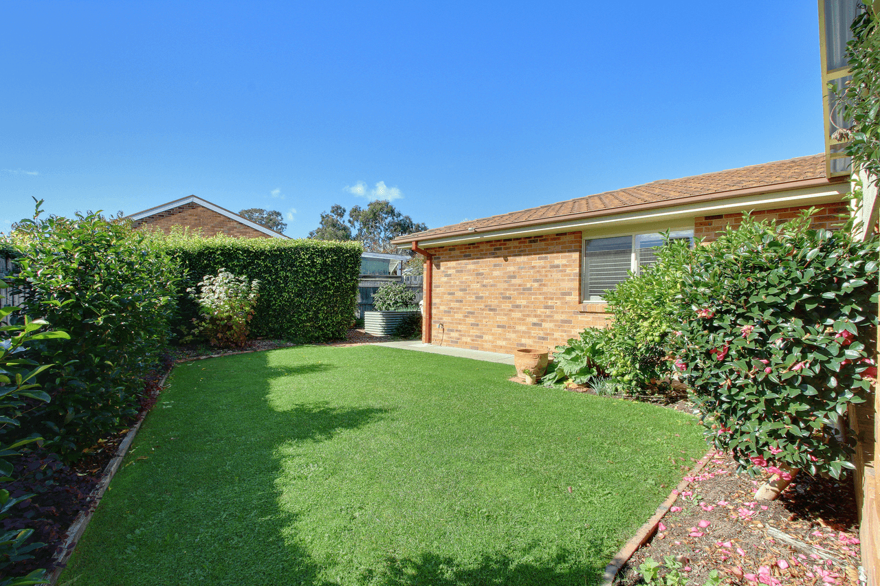 4 Stromlo Place, Jerrabomberra, NSW 2619