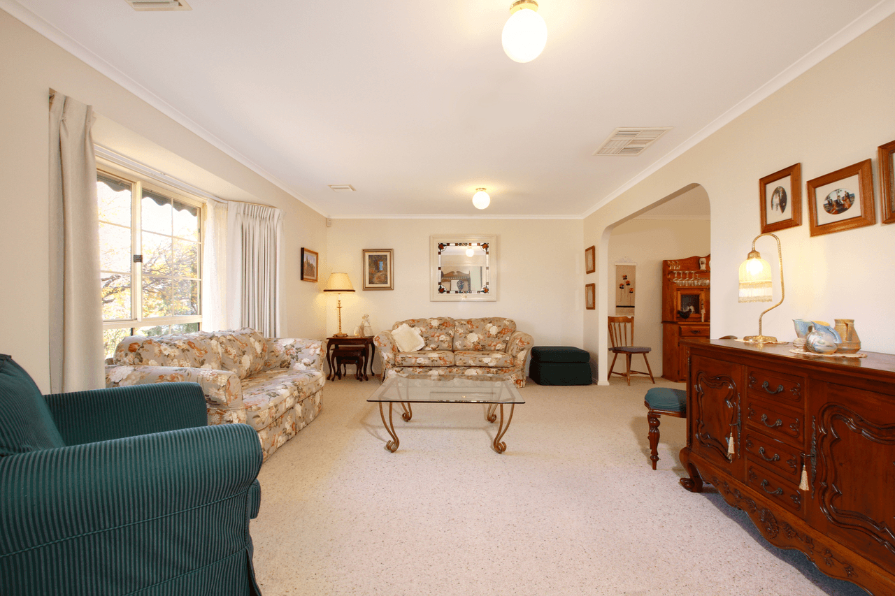 4 Stromlo Place, Jerrabomberra, NSW 2619