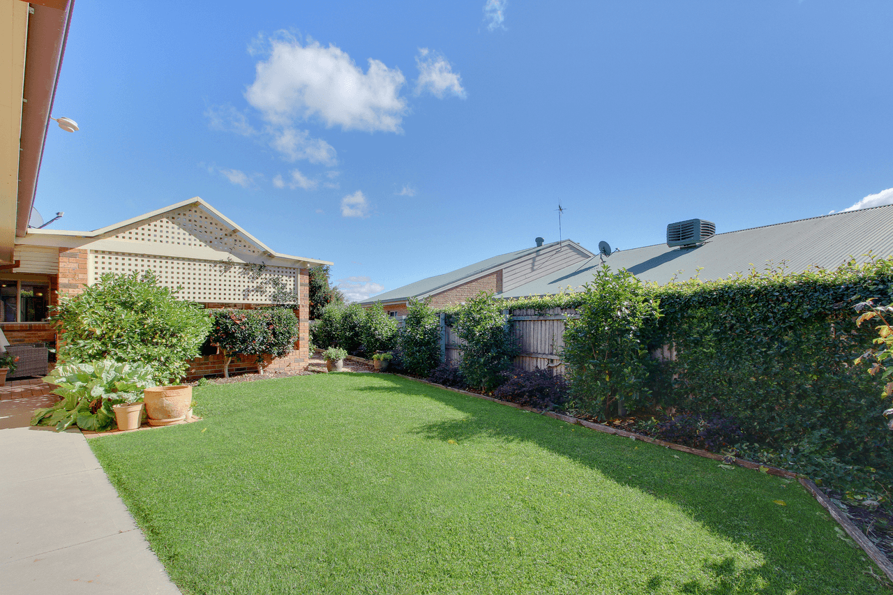 4 Stromlo Place, Jerrabomberra, NSW 2619