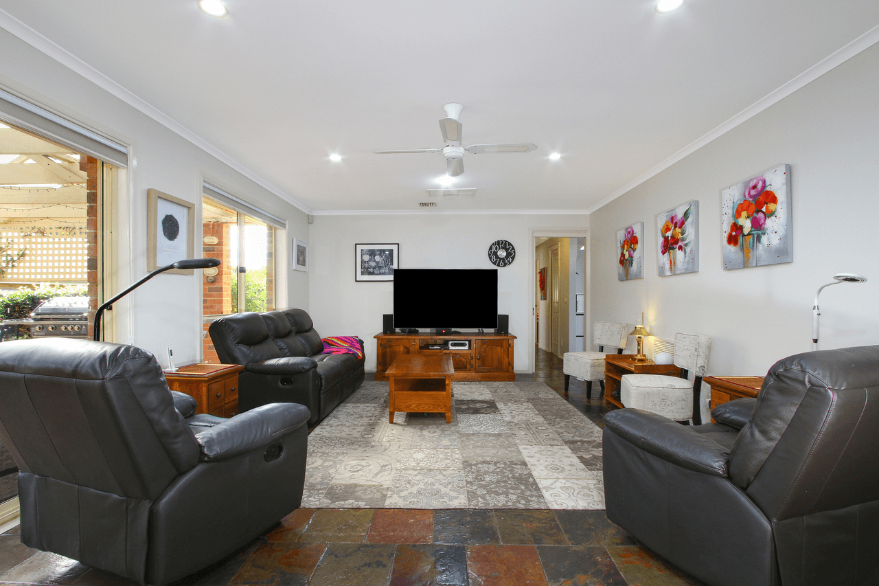 4 Stromlo Place, Jerrabomberra, NSW 2619