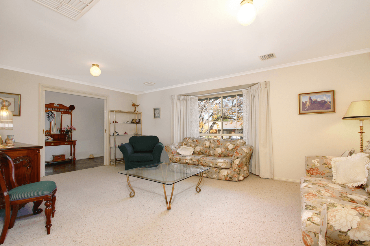 4 Stromlo Place, Jerrabomberra, NSW 2619