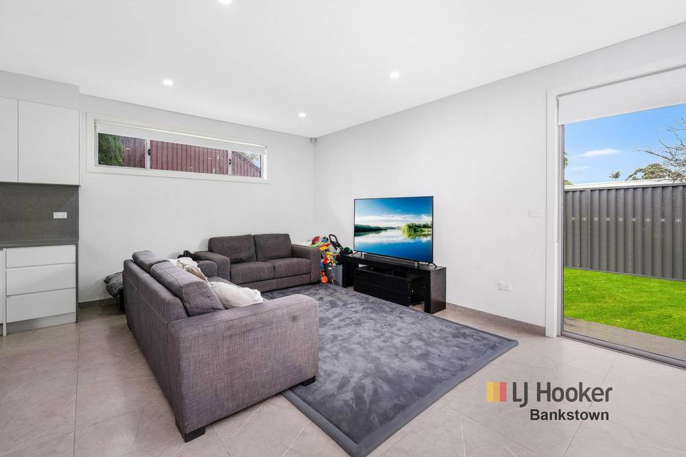21B Williamson Crescent, WARWICK FARM, NSW 2170
