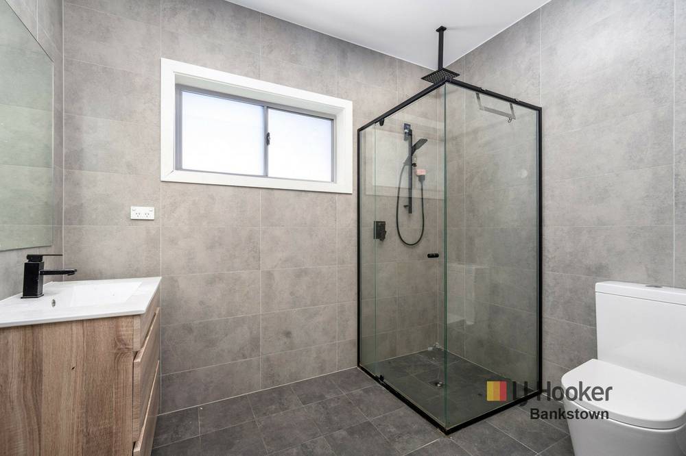 21B Williamson Crescent, WARWICK FARM, NSW 2170
