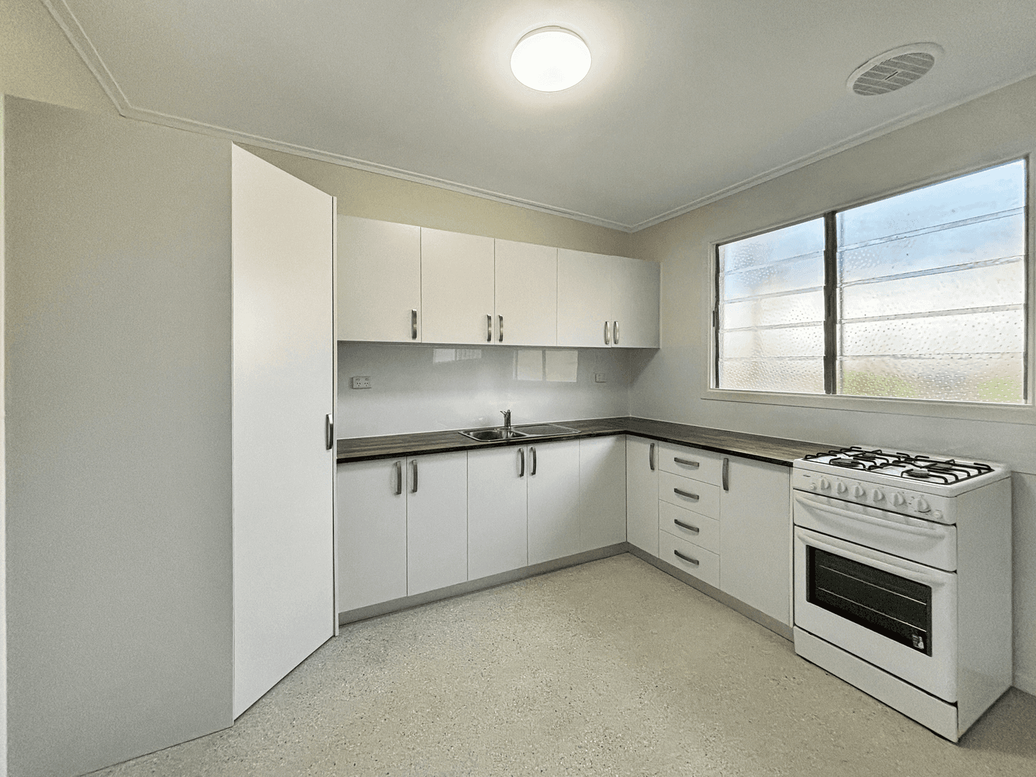 B/96 Machan Street, Machans Beach, QLD 4878