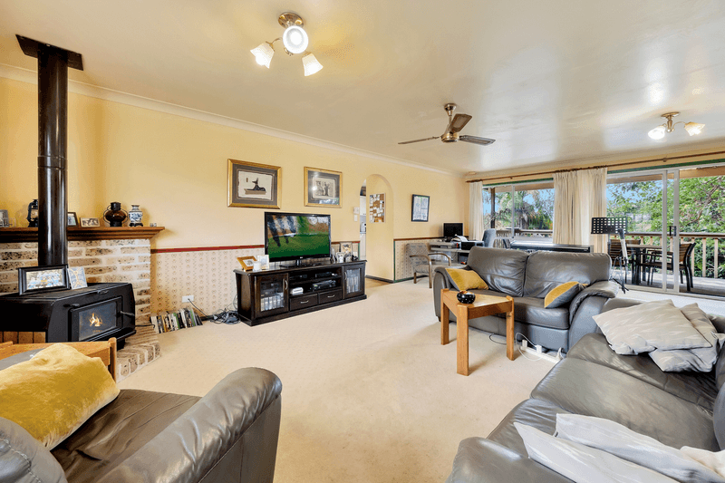 7 Donegal Road, BERKELEY VALE, NSW 2261