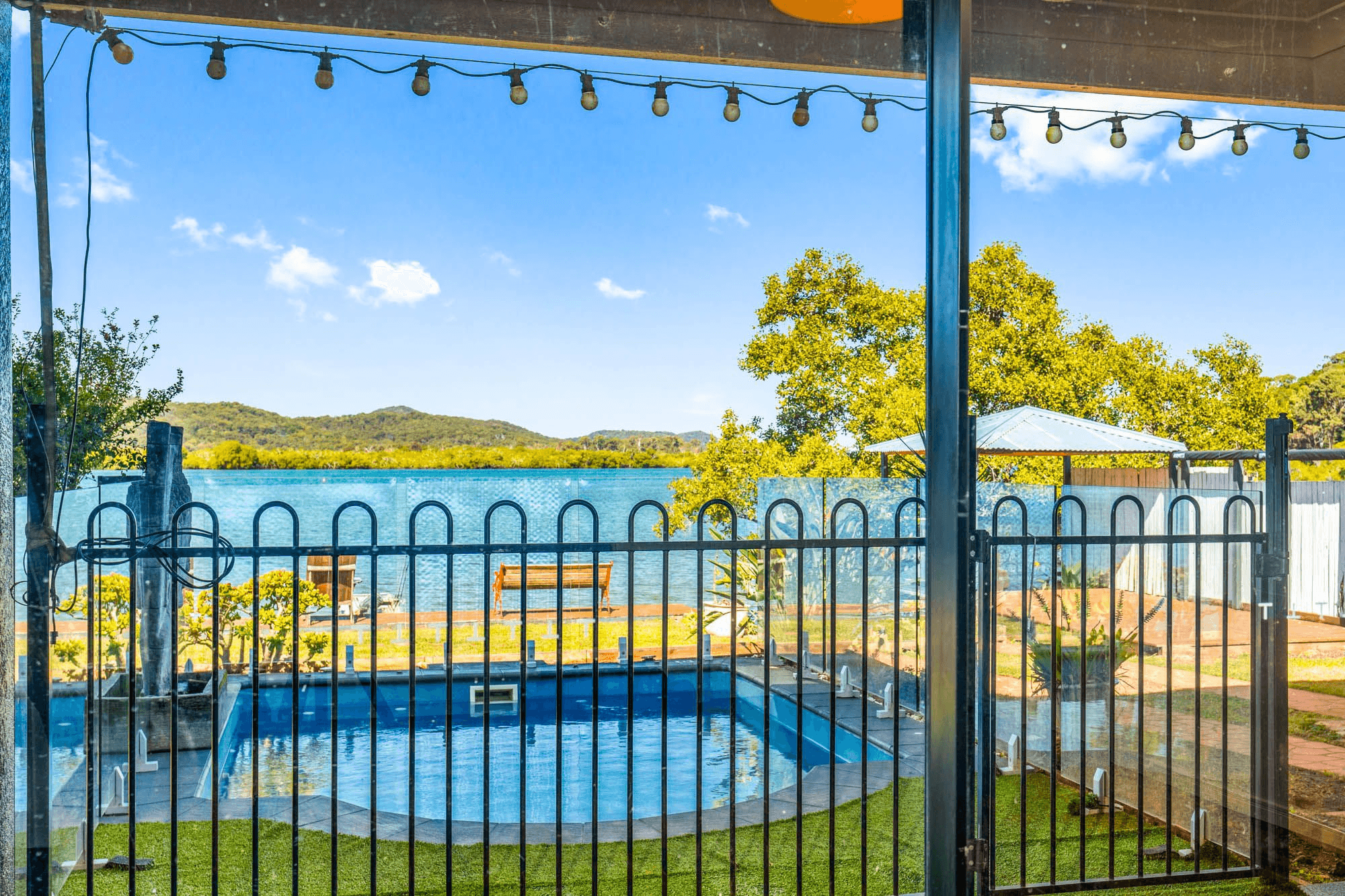 28 Oasis Drive, RUSSELL ISLAND, QLD 4184